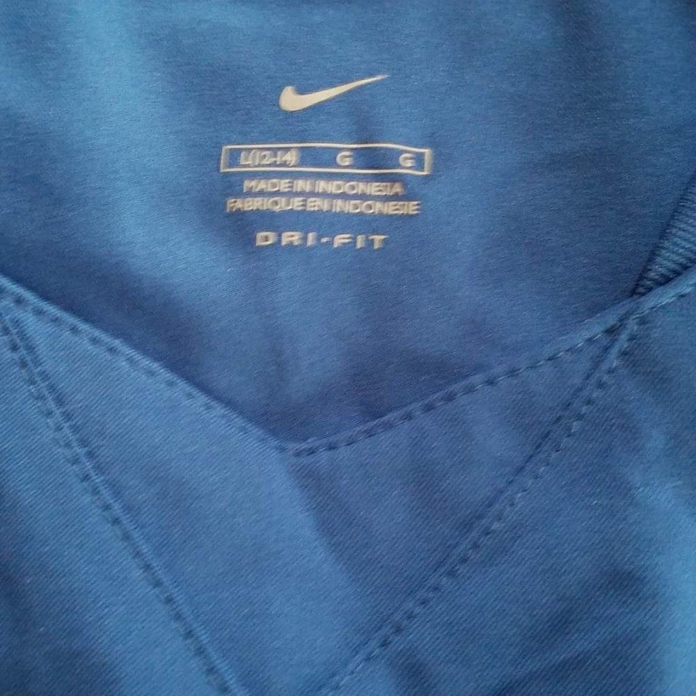 Nike Athletic Top In Excellent condition  Size Large - Picture 3 of 3